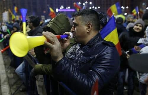 Povučena sporna uredba, građani Rumunije slave Povučena sporna uredba, građani Rumunije slave