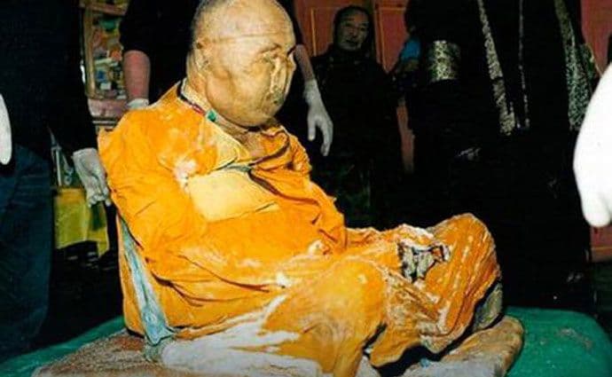 NI ŽIV NI MRTAV: Preminuo je 1927, ali tijelo mu se i dalje nije raspalo NI ŽIV NI MRTAV: Preminuo je 1927, ali tijelo mu se i dalje nije raspalo