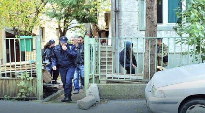 Stravičan zločin na Voždovcu: Brat sestri sa 11 udaraca smrskao glavu Stravičan zločin na Voždovcu: Brat sestri sa 11 udaraca smrskao glavu