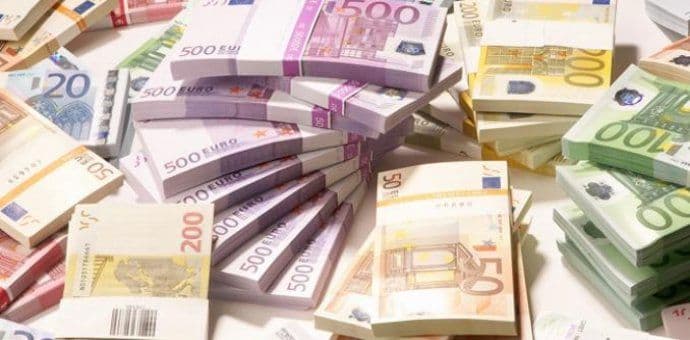 Bankarka je bogatom Rusu godinama krala pare sa računa i postala milionerka Bankarka je bogatom Rusu godinama krala pare sa računa i postala milionerka