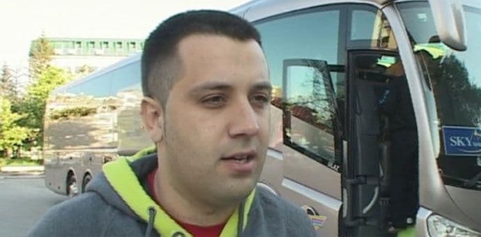 Vemić oslobođen optužbi da je na prevaru uzimao pare od djece Vemić oslobođen optužbi da je na prevaru uzimao pare od djece