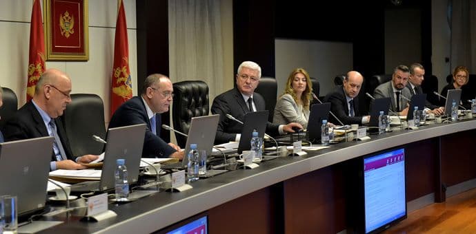 Vladi predloženo radno vrijeme od 7 do 15 časova Vladi predloženo radno vrijeme od 7 do 15 časova