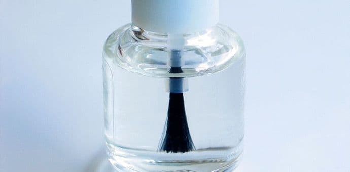 Zašto je i muškarcima neophodan prozirni lak Zašto je i muškarcima neophodan prozirni lak