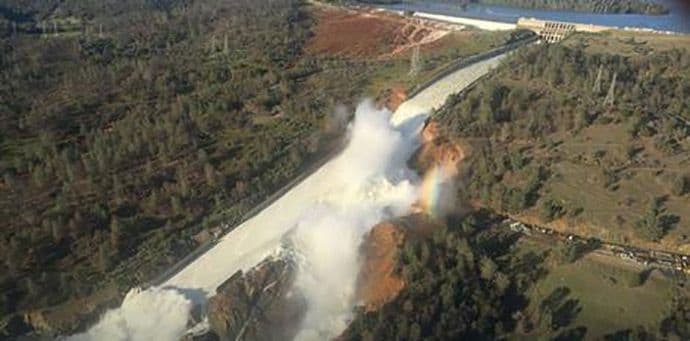 Hitna evakuacija zbog pukotine na najvišoj brani Hitna evakuacija zbog pukotine na najvišoj brani