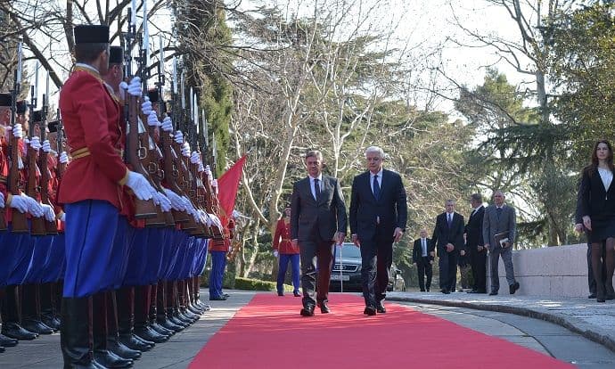 Delegacija Savjeta ministara BiH dočekana uz najviše državne počasti (VIDEO) Delegacija Savjeta ministara BiH dočekana uz najviše državne počasti (VIDEO)