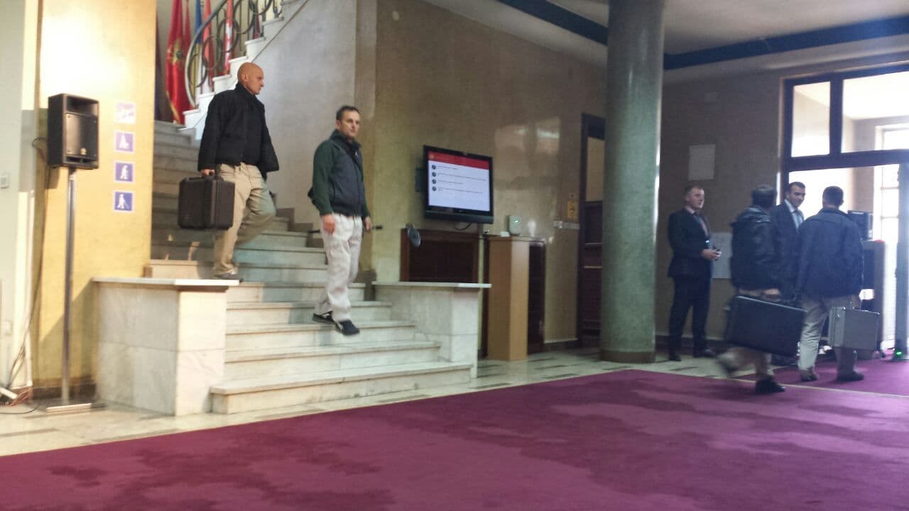 Skupština: Dojava o bombi bila lažna (FOTO) Skupština: Dojava o bombi bila lažna (FOTO)