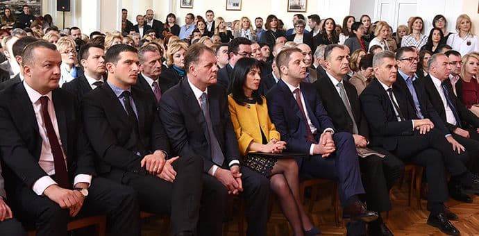 Obilježeno 110 godina Gimnazije: Ogledalo podgoričke duše (Foto) Obilježeno 110 godina Gimnazije: Ogledalo podgoričke duše (Foto)