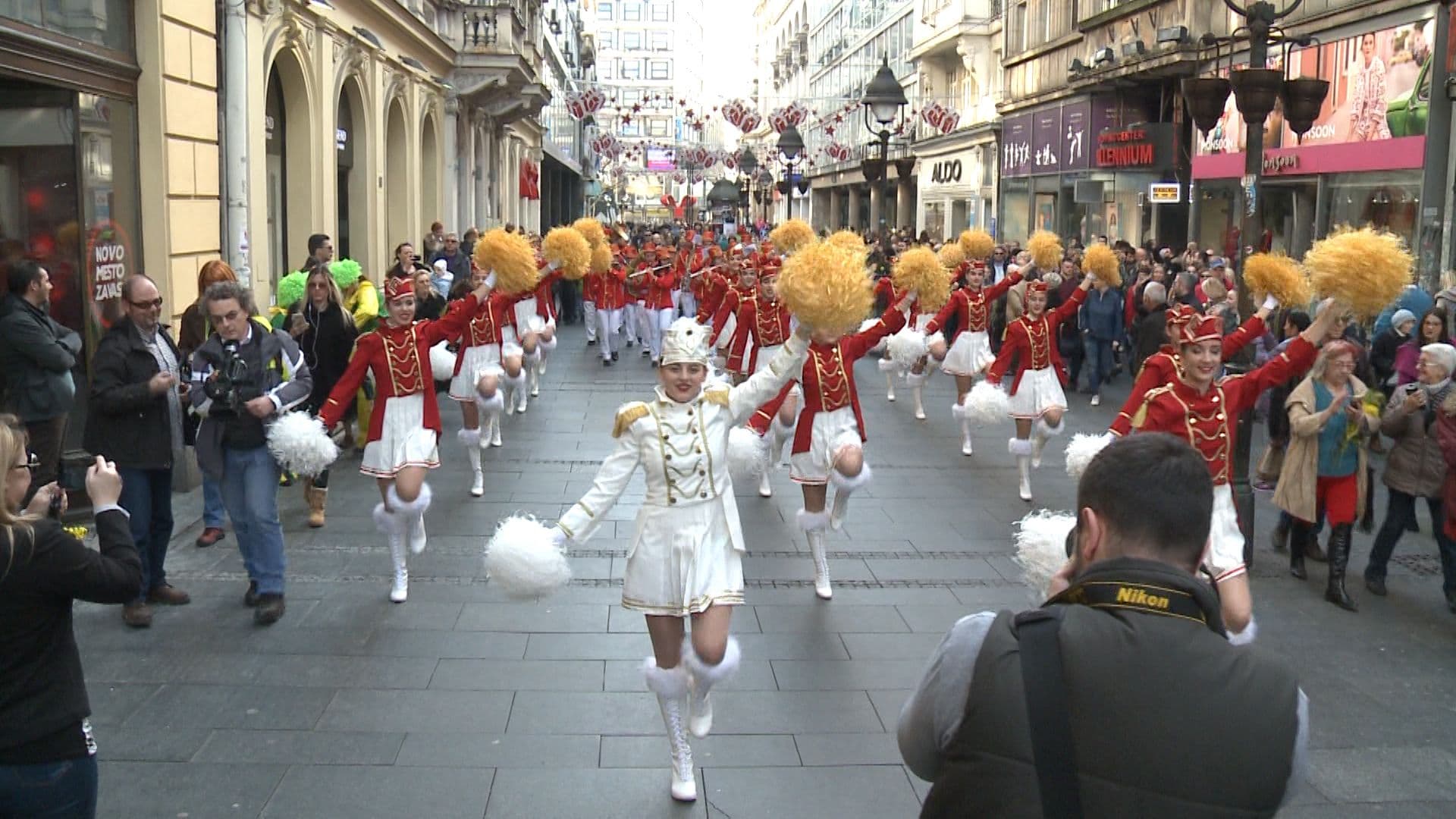 Defile mažoretki u Beogradu Defile mažoretki u Beogradu