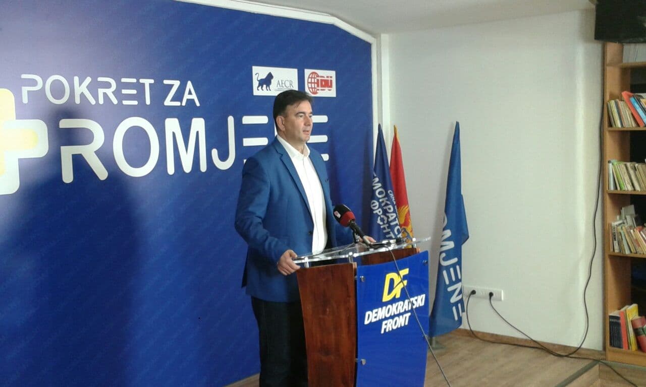 Medojević: Vlada obećala SB da će ukinuti naknade za majke Medojević: Vlada obećala SB da će ukinuti naknade za majke