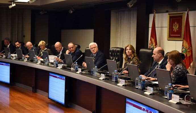 VLADA: Odloženo izvršenje prispjelih obaveza Montenegro Airlinesa VLADA: Odloženo izvršenje prispjelih obaveza Montenegro Airlinesa