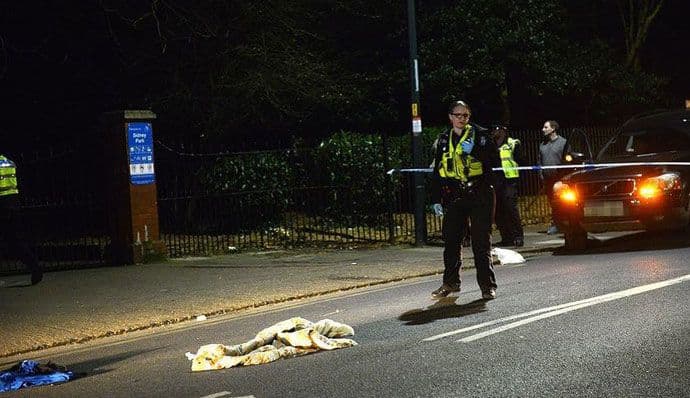 Žena spasila mladića od sedmorice napadača, automobil koristila kao oružje Žena spasila mladića od sedmorice napadača, automobil koristila kao oružje