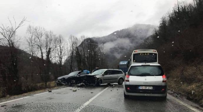 Udes i odroni na putu Podgorica - Kolašin (Foto) Udes i odroni na putu Podgorica - Kolašin (Foto)