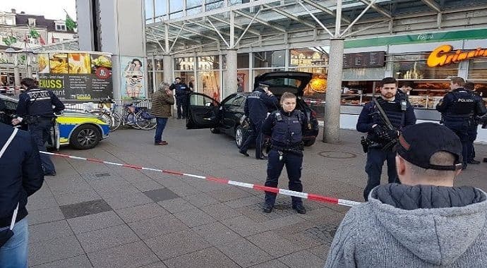 Kolima pokosio pješake, ranila ga policija Kolima pokosio pješake, ranila ga policija