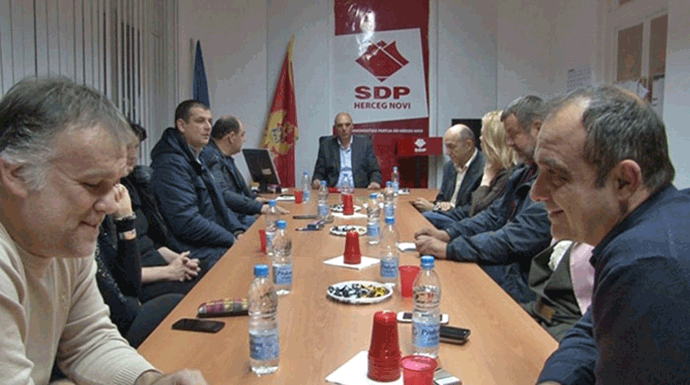 Herceg Novi: Opozicija inicira sjednicu za smjenu Radmana Herceg Novi: Opozicija inicira sjednicu za smjenu Radmana