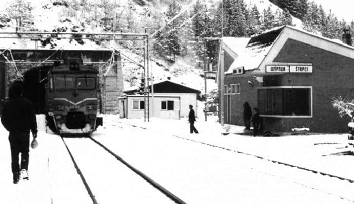 Sjećanje na žrtve zločina i prozivka institucija Sjećanje na žrtve zločina i prozivka institucija