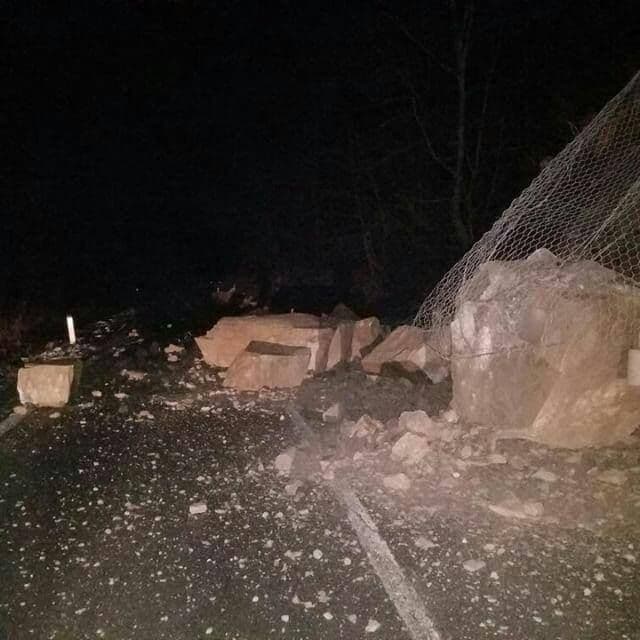 Odron kod Đurđevića Tare (FOTO) Odron kod Đurđevića Tare (FOTO)