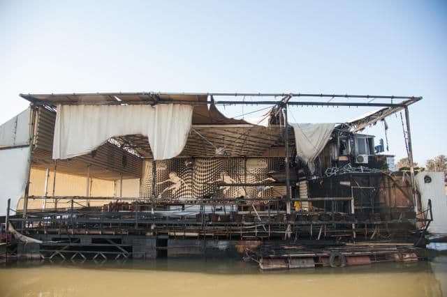 Zapaljen poznati splav, pa bačene eksplozivne naprave na klub Zapaljen poznati splav, pa bačene eksplozivne naprave na klub