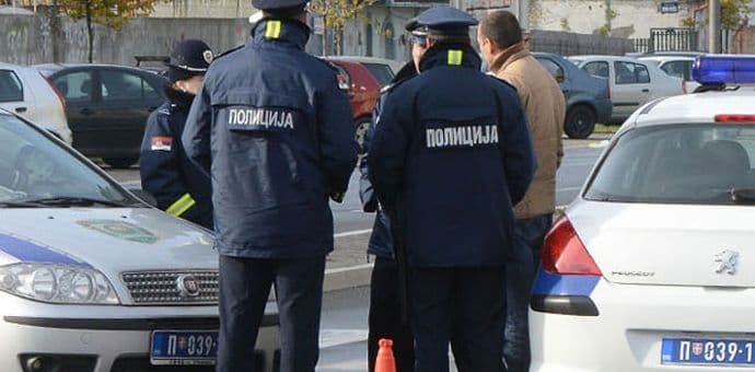 NS: Muškarac pronađen mrtav pored automobila NS: Muškarac pronađen mrtav pored automobila