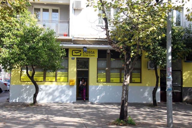 Uz prijetnju pištoljem opljačkana pošta Preko Morače Uz prijetnju pištoljem opljačkana pošta Preko Morače