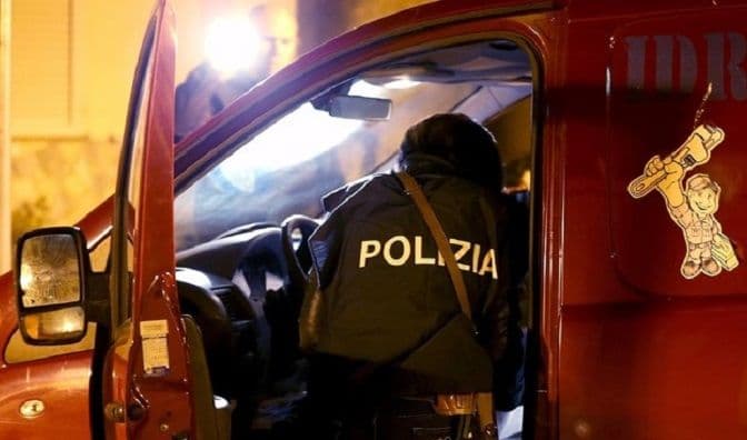 Italijan švercovao čist kokain u mašinama iz Srbije Italijan švercovao čist kokain u mašinama iz Srbije