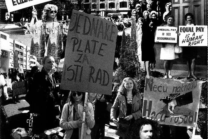 Osmomartovski marš žena pod sloganom "I hleb i mir i ruže" Osmomartovski marš žena pod sloganom "I hleb i mir i ruže"