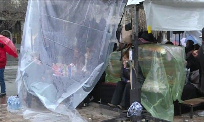 Majke poručile: Neće se razići dok se zakon ne povuče Majke poručile: Neće se razići dok se zakon ne povuče