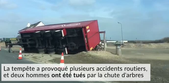 Snažna oluja pogodila Francusku: Dvoje umrlo, 600.000 kuća bez struje Snažna oluja pogodila Francusku: Dvoje umrlo, 600.000 kuća bez struje