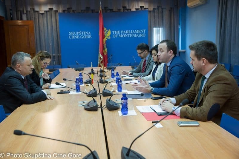 Nikolić sa rumunskim ambasadorom: Rumunija podržava Crnu Goru Nikolić sa rumunskim ambasadorom: Rumunija podržava Crnu Goru