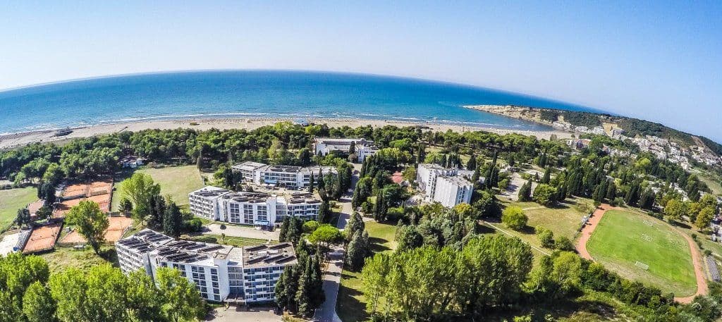 Vlasnik hotela "Mediteran" blokirao žiro račun Opštine Ulcinj Vlasnik hotela "Mediteran" blokirao žiro račun Opštine Ulcinj