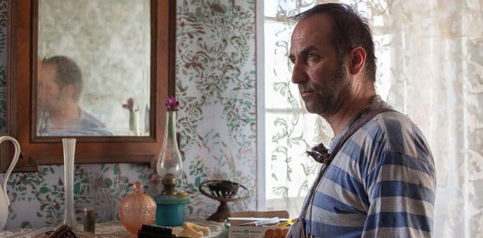 Dejan Đonović u filmu hrvatskog reditelja Boba Jelčića Dejan Đonović u filmu hrvatskog reditelja Boba Jelčića