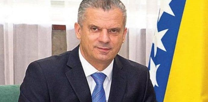 Radončić: Očekujem da Izetbegović objasni Bošnjacima zašto je imao pogrešnu procjenu o reviziji Radončić: Očekujem da Izetbegović objasni Bošnjacima zašto je imao pogrešnu procjenu o reviziji