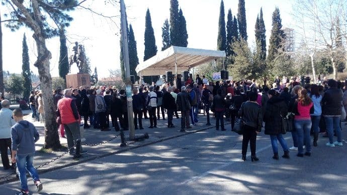 Incident na protestu majki: Prijava protiv vozača službenog vozila Incident na protestu majki: Prijava protiv vozača službenog vozila