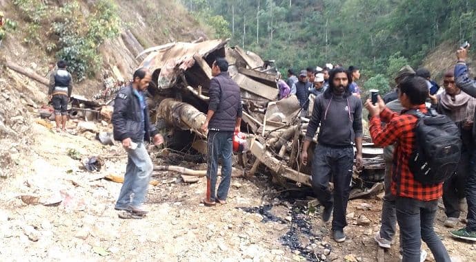 Autobus sletio sa puta: Poginule najmanje 24 osobe Autobus sletio sa puta: Poginule najmanje 24 osobe
