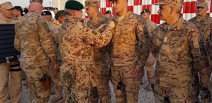 Pripadnicima V kontingenta VCG uručene NATO medalje Pripadnicima V kontingenta VCG uručene NATO medalje