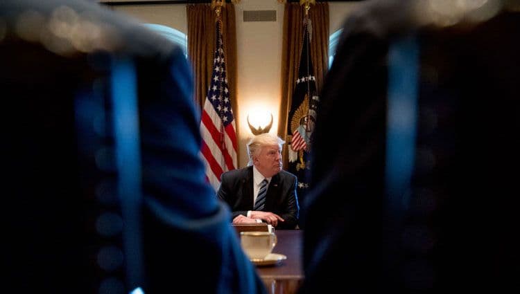 Novi Trampov haotičan potez: CIA postaje "paravojska"? Novi Trampov haotičan potez: CIA postaje "paravojska"?