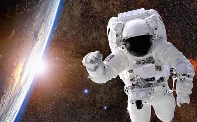 Pet neobičnih predmeta koji godinama kruže oko Zemlje Pet neobičnih predmeta koji godinama kruže oko Zemlje