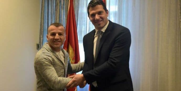 Janović nagradio Zlatičanina: 10 hiljada eura, a moguće i nacionalna penzija Janović nagradio Zlatičanina: 10 hiljada eura, a moguće i nacionalna penzija