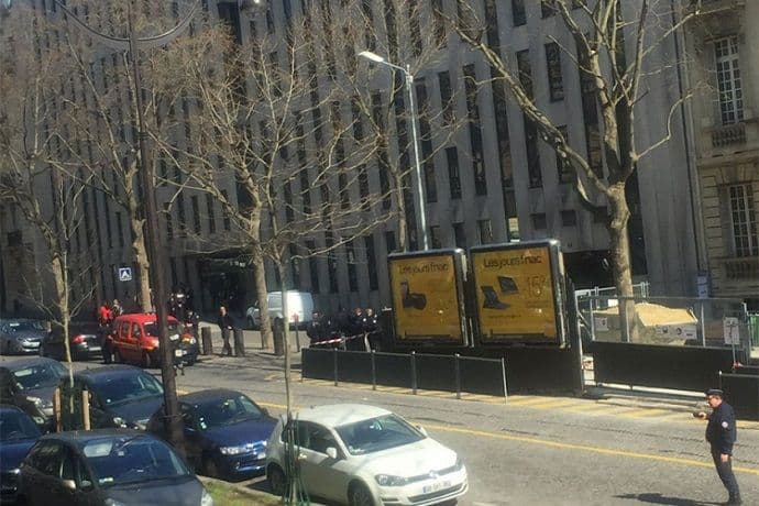 Pariz: Eksplodiralo pismo bomba u kancelariji MMF-a Pariz: Eksplodiralo pismo bomba u kancelariji MMF-a