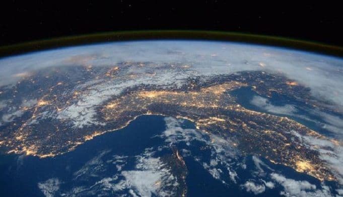 Što bi se dogodilo kada bi Zemlja počela da se okreće u kontrasmjeru? Što bi se dogodilo kada bi Zemlja počela da se okreće u kontrasmjeru?