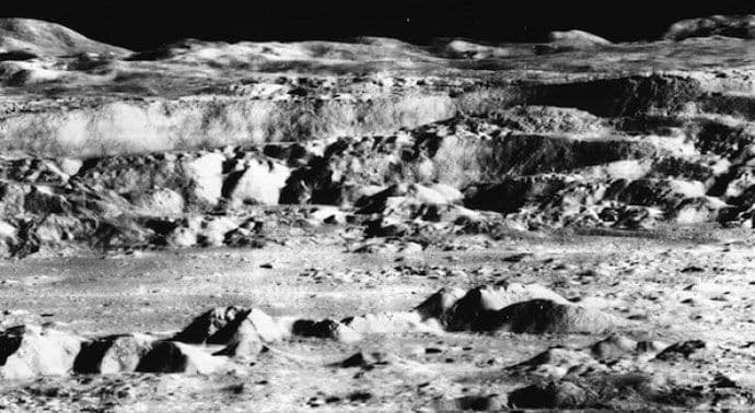 Tragovi vanzemaljaca ponovo pronađeni na Mjesecu (VIDEO) Tragovi vanzemaljaca ponovo pronađeni na Mjesecu (VIDEO)