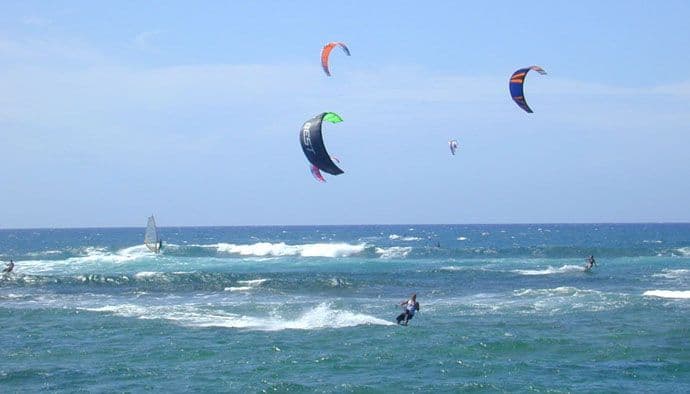 Počela sezona kajt-surfinga Počela sezona kajt-surfinga