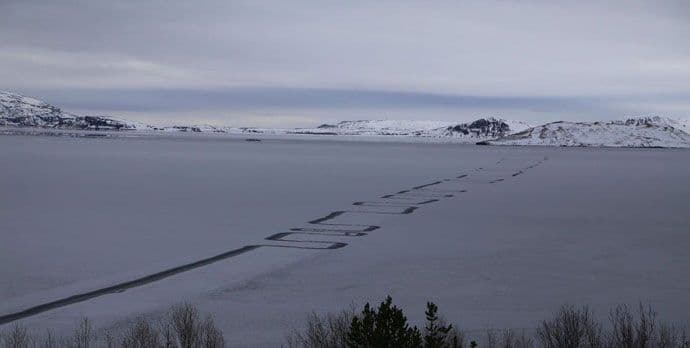 Neobični uzorci na ledu jezera iznenadili Islanđane Neobični uzorci na ledu jezera iznenadili Islanđane