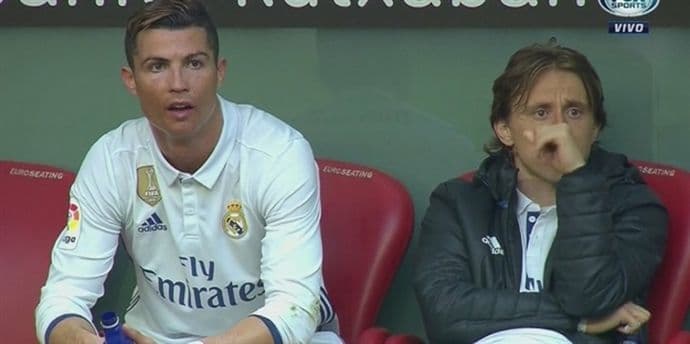 Fotografija Modrića i Ronalda na klupi uznemirila navijače Reala! Fotografija Modrića i Ronalda na klupi uznemirila navijače Reala!