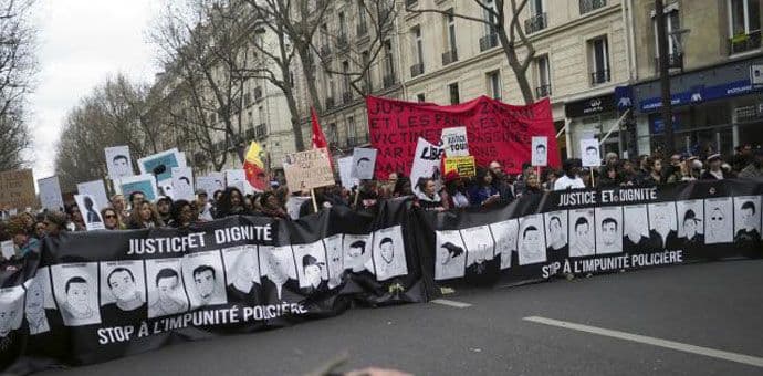 Haos na ulicama Pariza:Molotovljevi kokteli, suzavac, ima ranjenih Haos na ulicama Pariza:Molotovljevi kokteli, suzavac, ima ranjenih