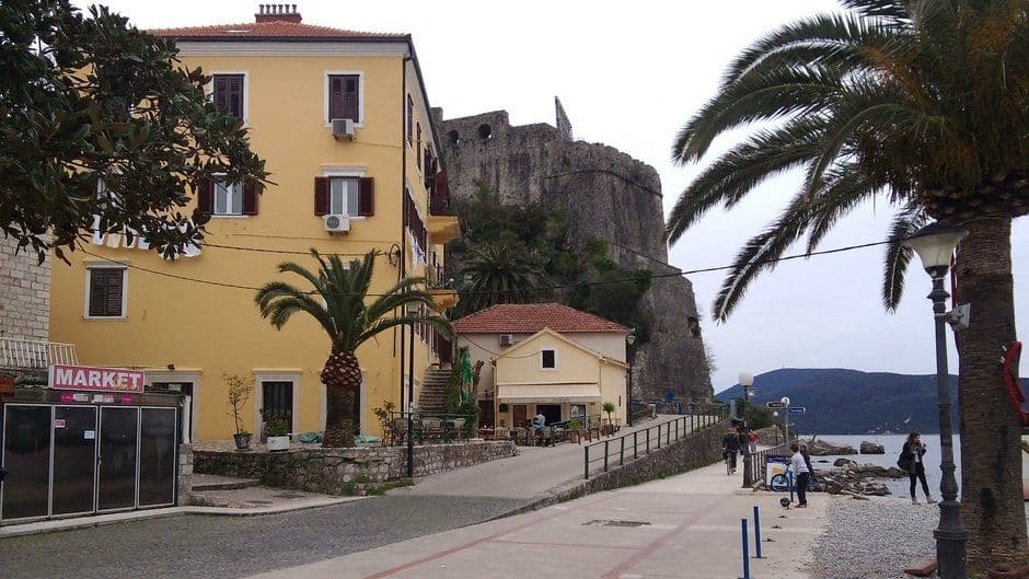 Akcija „Mladost“: Tri maloljetnika zatečena u kockanju Akcija „Mladost“: Tri maloljetnika zatečena u kockanju