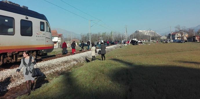 Spuž: Voz udario u kombi (Foto) Spuž: Voz udario u kombi (Foto)