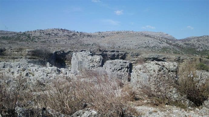 PODGORICA: Zaboravljeni, nekada velelepni antički most na Morači PODGORICA: Zaboravljeni, nekada velelepni antički most na Morači