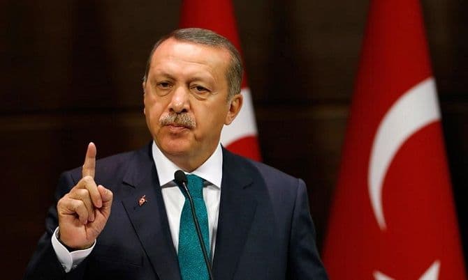 Erdogan jednoglasno reizabran za lidera AKP Erdogan jednoglasno reizabran za lidera AKP