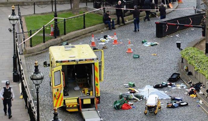 Pucnjava ispred Parlamenta u Londonu, četvoro mrtvih Pucnjava ispred Parlamenta u Londonu, četvoro mrtvih