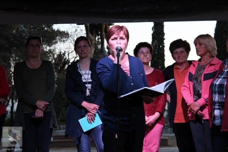 Majke pozvale građane da zajedno sačekaju oduku Ustavnog suda Majke pozvale građane da zajedno sačekaju oduku Ustavnog suda